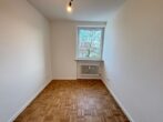 Schöne, modernisierte 2,5-Zimmer-Wohnung mit Balkon in Augsburg-Kriegshaber ab sofort frei - Kinderzimmer