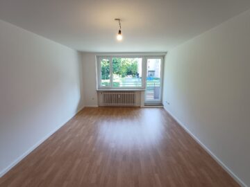 Helle 3-Zimmer-Wohnung mit Balkon im Hasenbergl, 80995 München, Etagenwohnung