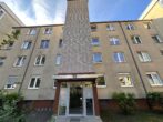 Modernisierte 3-Zimmer-Wohnung in Schweinau mit Balkon - Hausansicht