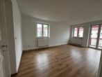 Renovierte 2-Zimmer-Wohnung mit Balkon in Herrenbach zu vermieten - Wohnzimmer Seitlich