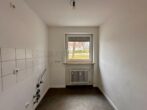 Schöne 2-Zimmer-Wohnung mit Terrasse und Garten zu vermieten - Leerer Raum mit Fenster