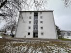Schöne 2-Zimmer-Wohnung mit Terrasse und Garten zu vermieten - Wohnblock im Winter
