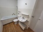 Attraktive 2-Zimmer-Wohnung mit Loggia in Oberhausen zu vermieten - Badezimmer