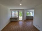 Attraktive 2-Zimmer-Wohnung mit Loggia in Oberhausen zu vermieten - Wohnzimmer