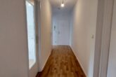 Familienfreundliche 3-Zimmer-Wohnung mit Balkon in Moosach - Flur