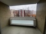 Schöne renovierte 2-Zimmer-Wohnung mit Balkon in Augsburg-Sparrenlech zu vermieten - Balkon mit Ausblick