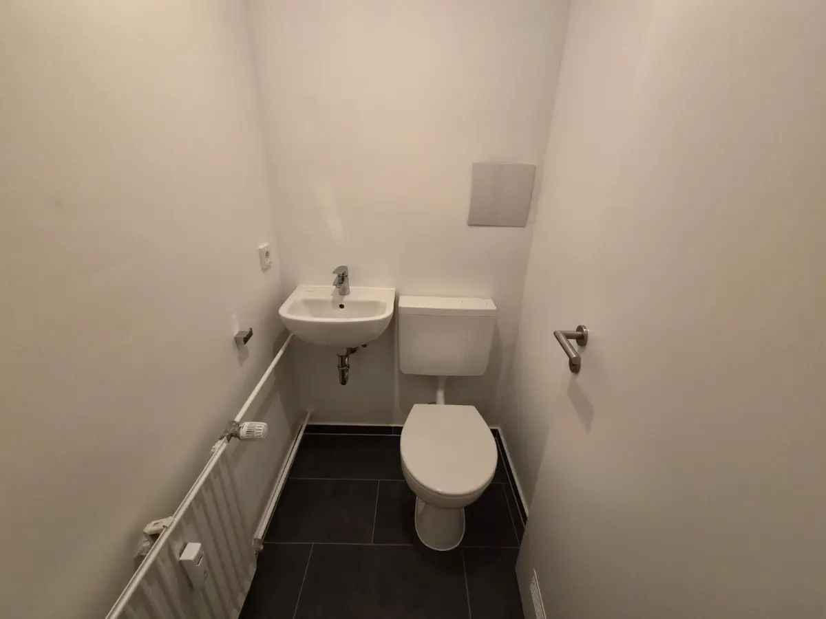 separates WC