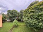 Schöne und helle 3-Zimmer-Wohnung mit 2 Loggien nähe Kuhsee zu vermieten - Grüne Aussicht mit Bäumen