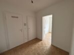Schöne und helle 3-Zimmer-Wohnung mit 2 Loggien nähe Kuhsee zu vermieten - Heller Flur mit Türen