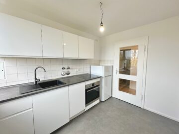 Helle 3-Zimmer-Wohnung mit Einbauküche und Balkon, 81735 München, Etagenwohnung