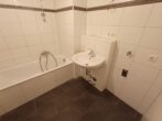 Geräumige 4-Zimmer-Wohnung mit Balkon in Feldmoching - Badezimmer
