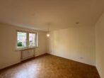Ruhige 3-Zimmer-Wohnung mit guter Anbindung - Helles leeres Zimmer