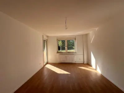 Modernisierte 3-Zimmer-Wohnung in Schweinau mit Balkon, 90441 Nürnberg, Apartment