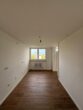 3-Zimmer-Wohnung mit schönen Ausblick - Helles Zimmer mit Parkett
