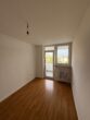 3-Zimmer-Wohnung mit schönen Ausblick - Helles Zimmer mit Balkon