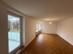 Helle 3-Zimmer-Wohnung mit Balkon und Parkblick in Haar-Jagdfeldring - Helles Wohnzimmer mit Balkon