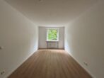 Renovierte 2-Zimmer Wohnung mit Loggia im Bärenkeller zu vermieten - Leeres Schlafzimmer