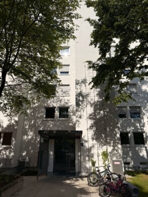 Kernsanierte 2-Zimmer-Wohnung mit Balkon in München, 81735 München, Etagenwohnung