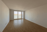 Kernsanierte 2-Zimmer-Wohnung mit Balkon in München - Wohnzimmer