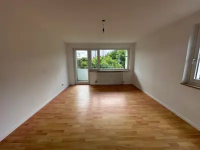 Helle 2-Zimmer-Wohnung mit Balkon in Nürnberg, 90471 Nürnberg, Etagenwohnung