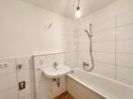 Modernisierte 4-Zimmer-Wohnung mit Balkon in München - Badezimmer
