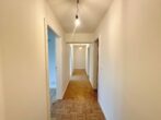 Modernisierte 4-Zimmer-Wohnung mit Balkon in München - Flur