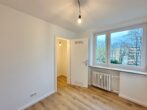 Modernisierte 4-Zimmer-Wohnung mit Balkon in München - Küche Ansicht 2