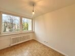 Modernisierte 4-Zimmer-Wohnung mit Balkon in München - Kinderzimmer 2 Ansicht 1