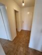 Schöne, modernisierte 2-Zimmer-Wohnung mit Balkon in attraktiver Innenstadtlage - Flur