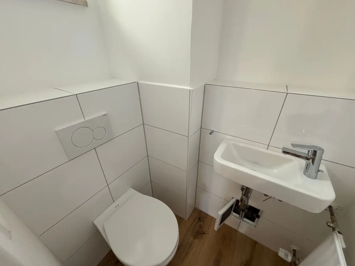 separates WC