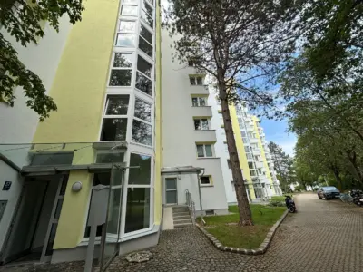 frisch sanierte 3-Zimmer-Wohnung mit Balkon in familienfreundlicher Lage von Neuperlach, 81735 München, Etagenwohnung