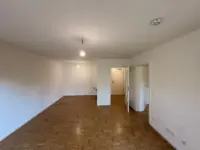 Helles Wohnzimmer mit Parkett