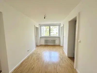 Schöne 4-Zimmer-Wohnung mit Westbalkon im familienfreundlichen Neuperlach, 81735 München, Etagenwohnung