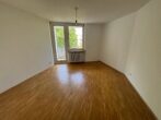 Schöne 2-Zimmer-Wohnung mit zwei Balkonen in zentraler Lage von Neuperlach - Schlafzimmer mit Balkon