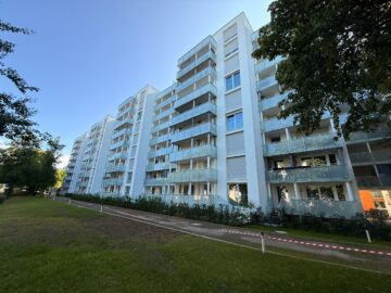 Erstbezug nach Kernsanierung – mit Stadtblick, 81735 München, Dachgeschosswohnung