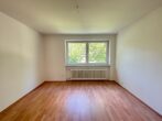 Schöne familienfreundliche 4-Zimmer-Wohnung mit Loggia nähe Augsburg-Kuhsee zu vermieten - Schlafzimmer
