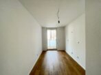 Geräumige 4-Zimmer-Wohnung mit Balkon in München - Küche - weitere Ansicht
