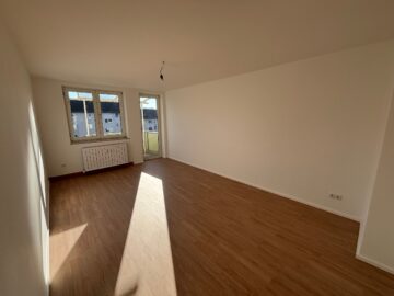 Schöne 2,5-Zimmer-Wohnung mit Balkon in familienfreundlicher Lage von München, 80997 München, Etagenwohnung