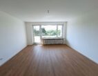 Schöne helle 2-Zimmer-Wohnung mit Balkon nähe Augsburg-Kuhsee zu vermieten - Wohnzimmer