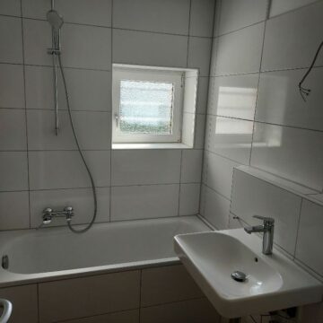 Helle, modernisierte 3-Zimmer-Wohnung mit Loggia zu vermieten, 90765 Fürth, Etagenwohnung