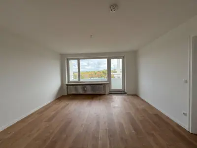 Schöne, helle und sanierte 1,5-Zimmer-Wohnung mit Balkon nähe Kuhsee zu vermieten, 86163 Augsburg, Etagenwohnung
