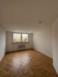 3-Zimmer-Wohnung mit schönen Ausblick - Leeres Zimmer mit Parkettboden