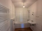 Freundliche 3-Zimmer-Wohnung mit Loggia - Modernes Badezimmer