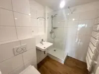 Modernes Badezimmer