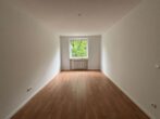 Schöne 2-Zimmer-Wohnung mit Loggia im Bärenkeller zu vermieten - Leeres Schlafzimmer
