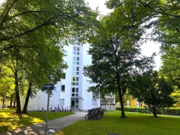 Charmante 2-Zimmer-Wohnung mit Balkon in begehrter Lage Englschalking, 81927 München, Etagenwohnung