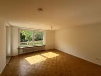 Leeres Wohnzimmer mit Fenster