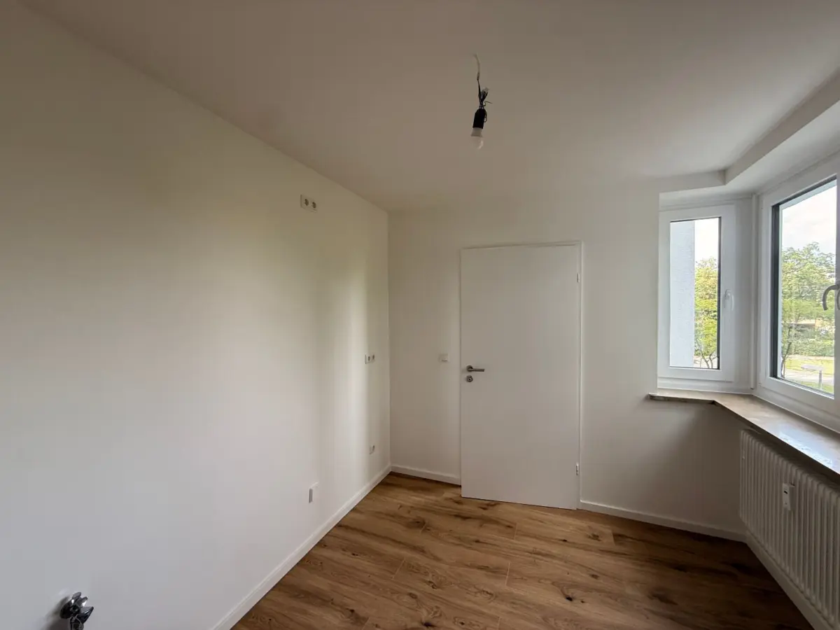 Leeres, helles Zimmer