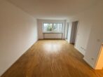 Helle 1,5-Zimmer-Wohnung in zentraler Lage von Neuperlach - Wohnzimmer mit Parkett