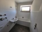 Schöne 4-Zimmer-Wohnung mit Balkon in Oberhausen zu vermieten - Badezimmer